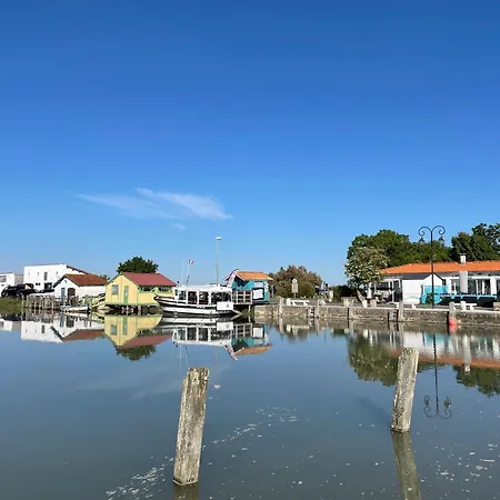 بيت ضيافة Charming In A Quiet Area, Heated Pool Year Charente-maritime لو ماثيز