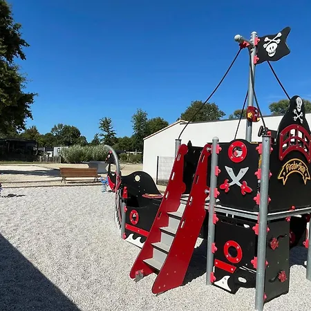 Charming In A Quiet Area, Heated Pool Year Charente-maritime لو ماثيز